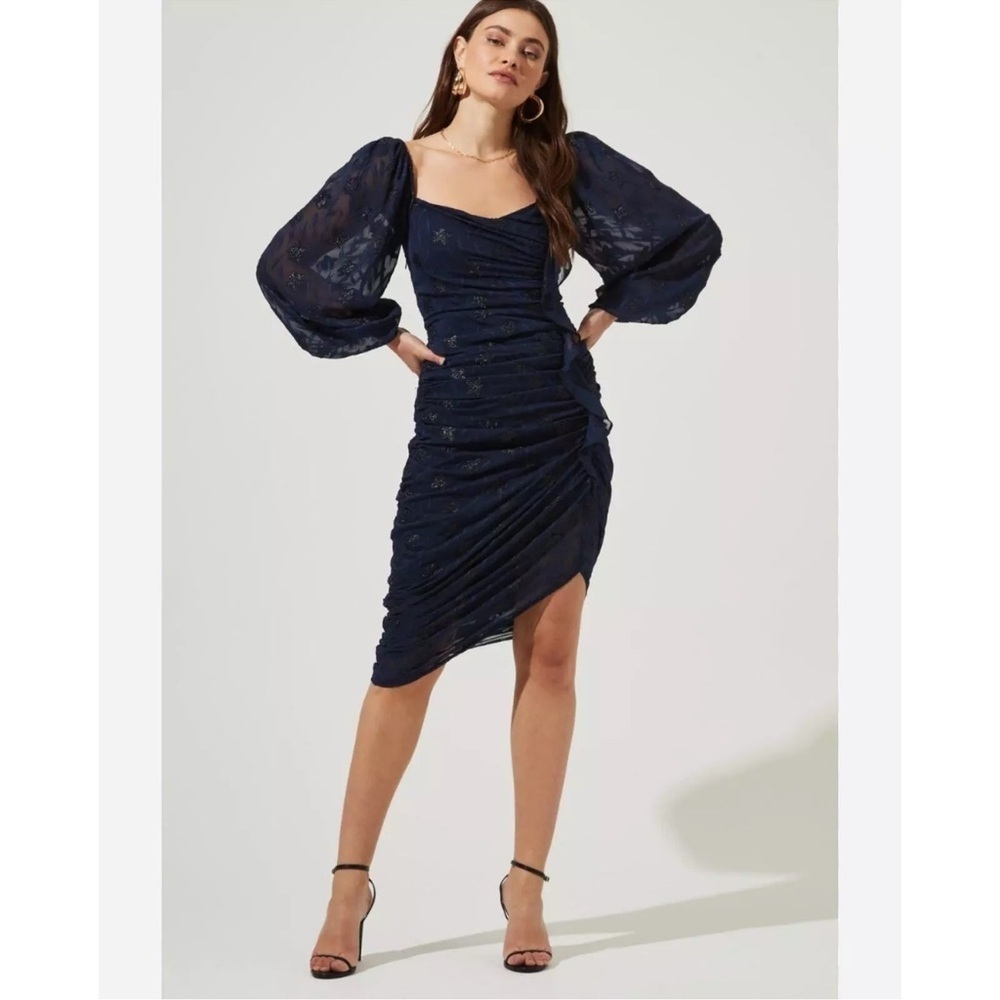 NWT ASTR The Label Athens Ruched Ruffle - Puff Sleeve Midi Dress in Navy - SMALL